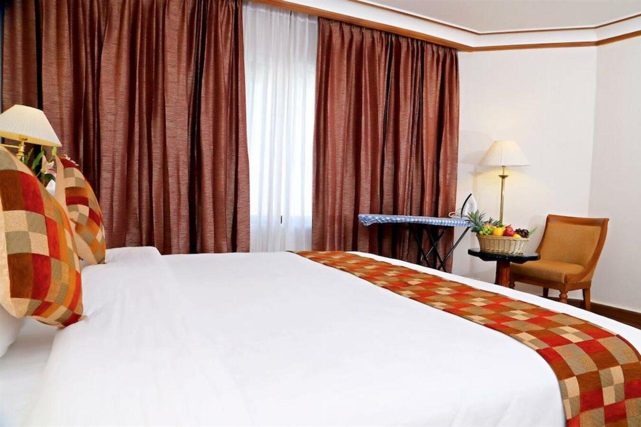 โรงแรมโกคูแลม พาร์ค Kochi ภายนอก รูปภาพ