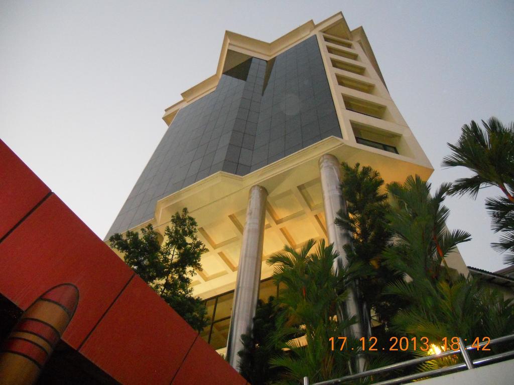 โรงแรมโกคูแลม พาร์ค Kochi ภายนอก รูปภาพ