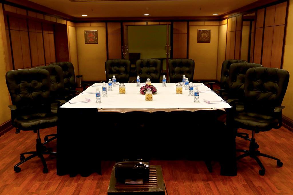 โรงแรมโกคูแลม พาร์ค Kochi ภายนอก รูปภาพ